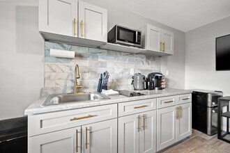 4219 E Henry Ave in Tampa, FL - Building Photo - Building Photo