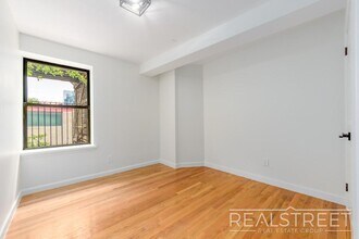 Spacious 2 Bedroom in Williamsburg! in Brooklyn, NY - Building Photo - Building Photo