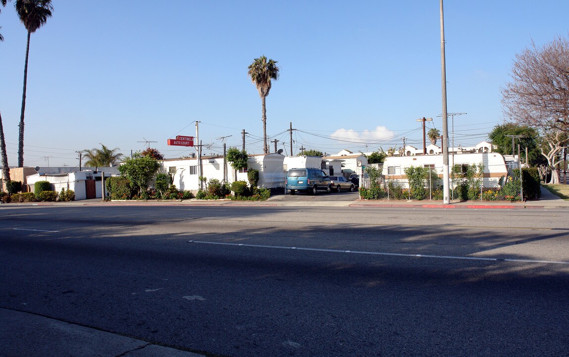 Centinela Auto Courts in Inglewood, CA - Foto de edificio