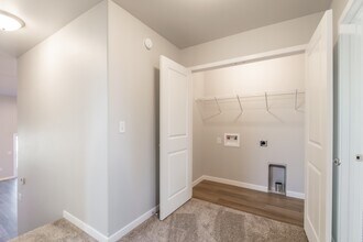 3633 33rd St S in Moorhead, MN - Building Photo - Building Photo