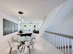 750 Millbrae Ct in West Palm Beach, FL - Building Photo - Building Photo