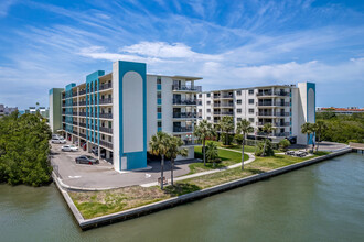 Golden Shores in Indian Shores, FL - Building Photo - Building Photo