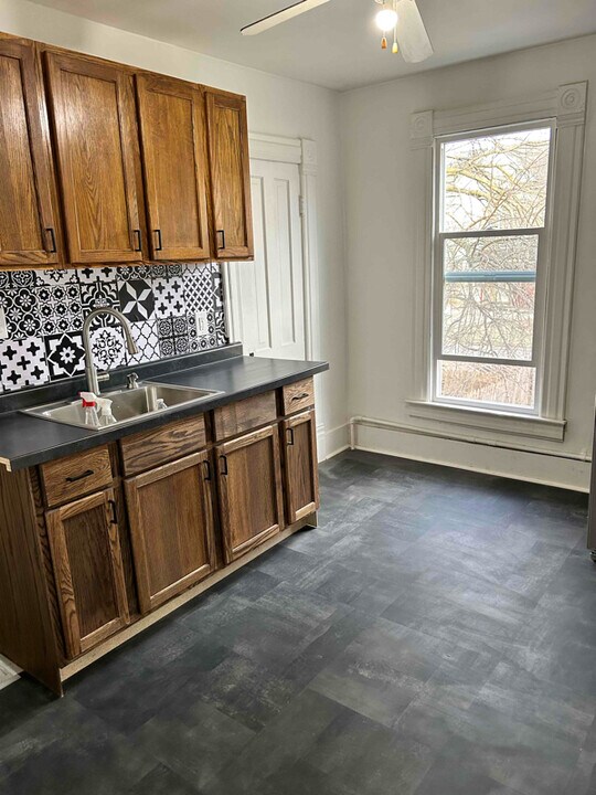 945 21st St-Unit -2 in Rock Island, IL - Building Photo