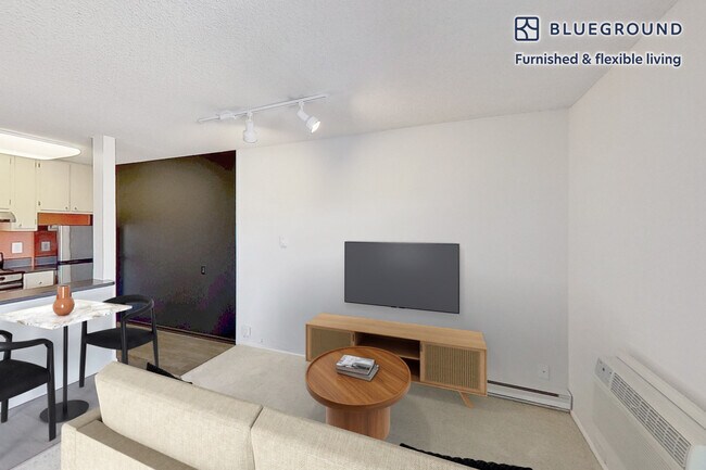 3883 Ingraham St, Unit SI FL3-ID596A in San Diego, CA - Building Photo - Building Photo