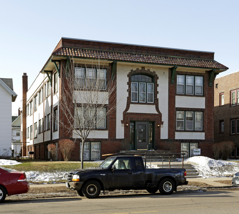 1180 Grand Ave in St. Paul, MN - Building Photo