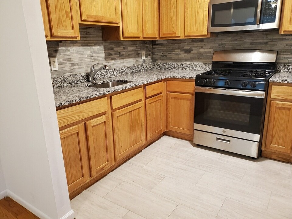250 Main St in Spotswood, NJ - Building Photo