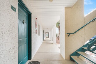 4276 Calinda Ln in Niceville, FL - Foto de edificio - Building Photo