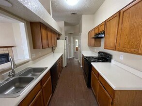 10228 Ridge Oak St in Dallas, TX - Building Photo - Building Photo