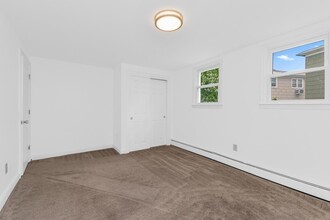 2 Bryn Mawr Pl, Unit Gr Level in Yonkers, NY - Building Photo - Building Photo