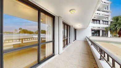 13953 Kendale Lakes Cir in Miami, FL - Building Photo - Building Photo