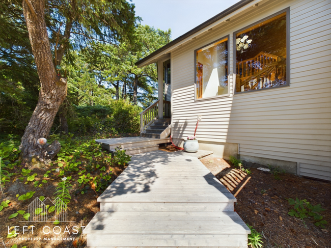 26 Dune Point Dr in Gleneden Beach, OR - Building Photo - Building Photo