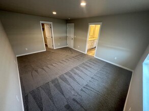 9006 Nafizah Way in Yakima, WA - Building Photo - Building Photo