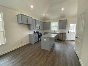 610 E Texas St in Denison, TX - Building Photo - Building Photo