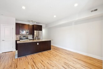 902 N 16th St in Philadelphia, PA - Building Photo - Building Photo