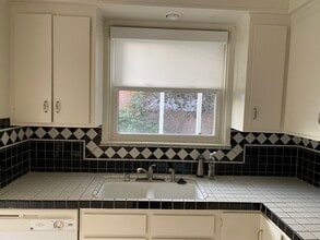 5828 E Parkcrest St in Long Beach, CA - Foto de edificio - Building Photo