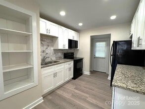 19612 Oak St, Unit 7 in Cornelius, NC - Building Photo - Building Photo