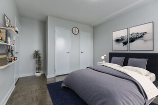 411 Eglinton Ave E in Toronto, ON - Building Photo