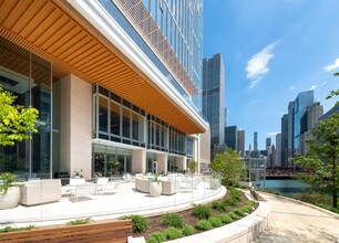 Wolf Point East in Chicago, IL - Building Photo - Building Photo