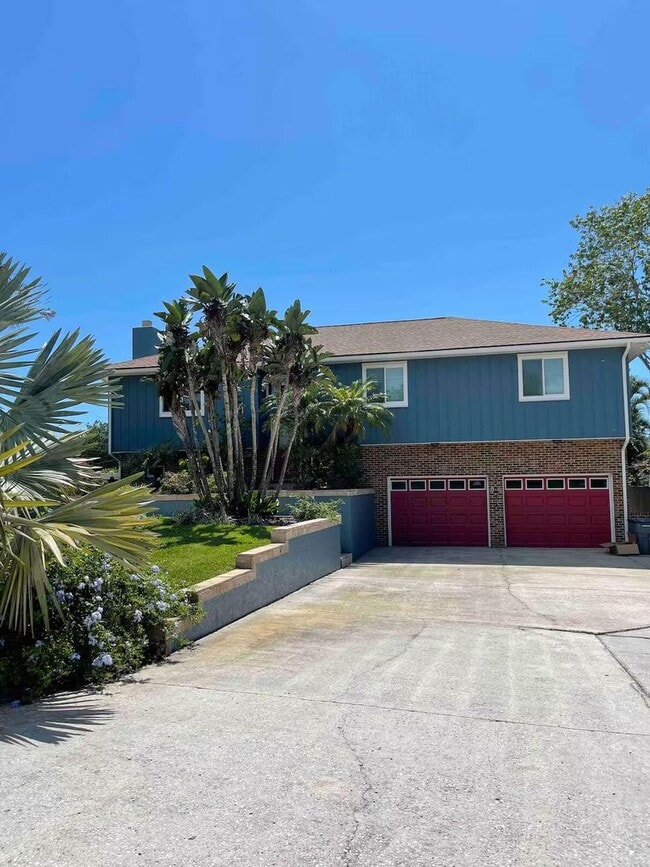 property at 3033 Pineview Dr