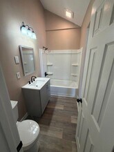 5209 Eugene Way in Louisville, KY - Foto de edificio - Building Photo