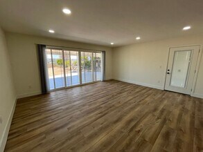 5355 E Falls View Dr in San Diego, CA - Building Photo - Building Photo