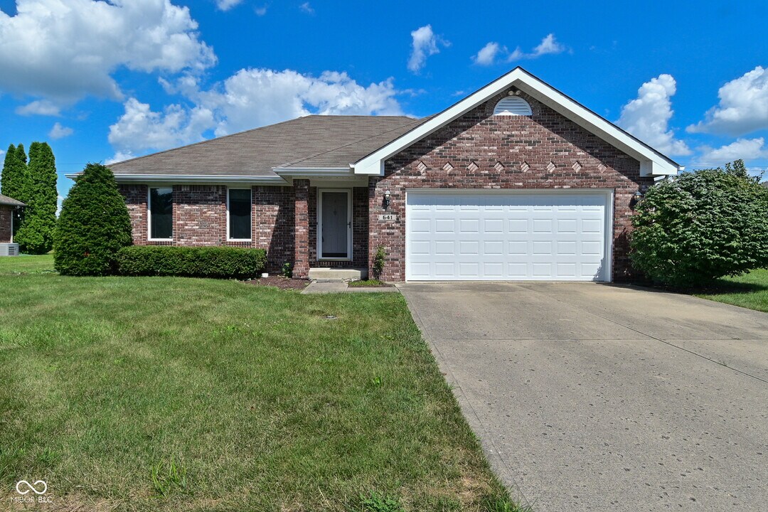 641 S Grant St in Brownsburg, IN - Building Photo