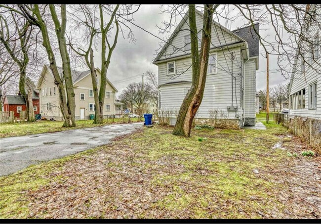220 Glenwood Ave in Rochester, NY - Building Photo - Building Photo