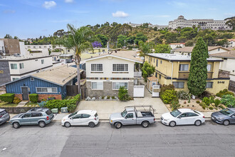 Lauretta Apartments in San Diego, CA - Building Photo - Building Photo