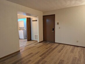 709 Crosstown Ave, Unit 101 in Silvis, IL - Building Photo - Building Photo