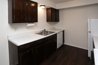 Parkwood Apartments in Norman, OK - Building Photo - Interior Photo