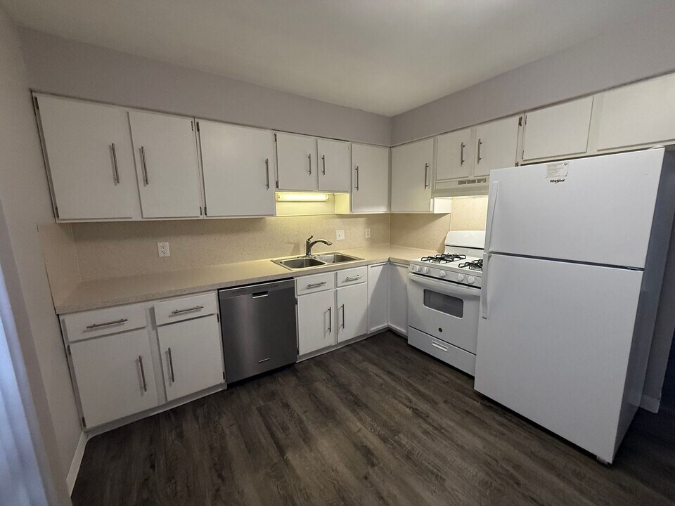 2081 Shangrai-La Dr SE in Grand Rapids, MI - Building Photo