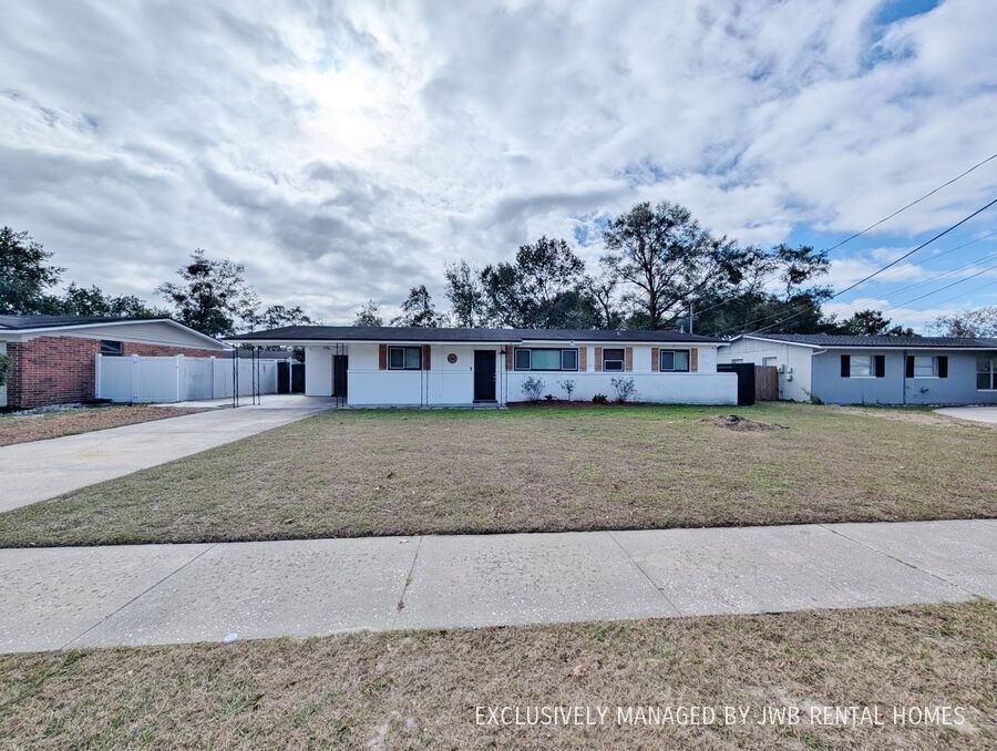 7968 Jaguar Dr in Jacksonville, FL - Building Photo