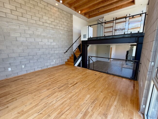 property at 530 N Larchmont Blvd