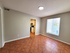 1910 Mereview Ct in Charlotte, NC - Building Photo - Building Photo