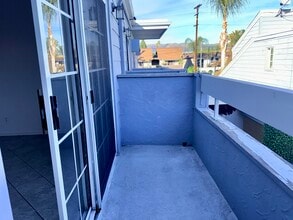 20930 Parthenia St, Unit 216 in Canoga Park, CA - Foto de edificio - Building Photo