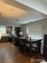 242 Grove St in Woodbridge Township, NJ - Building Photo - Building Photo