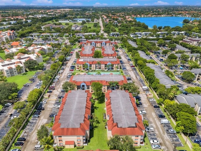 18860 NW 57th Ave, Unit 204 in Hialeah, FL - Building Photo - Building Photo