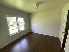 2026 E 2nd St in Dewey, OK - Foto de edificio - Building Photo