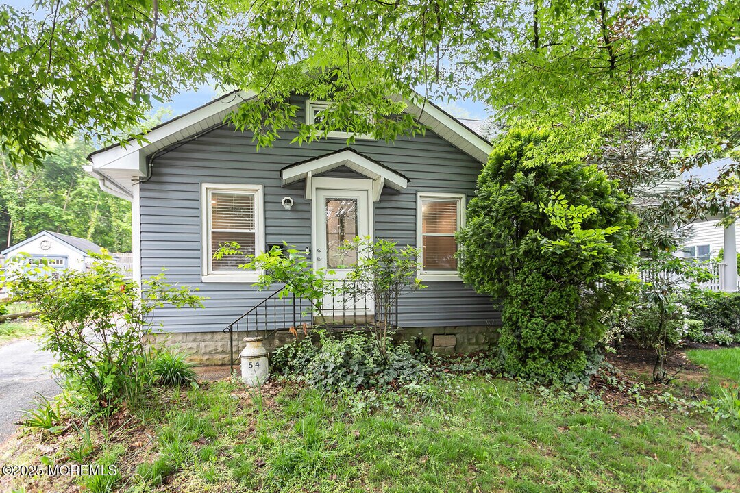 54 Allen St in Rumson, NJ - Building Photo