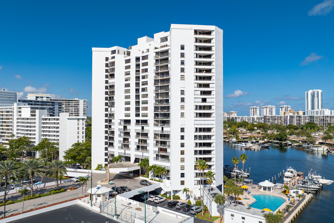 Anchor Bay Club Marina in Hallandale Beach, FL - Building Photo