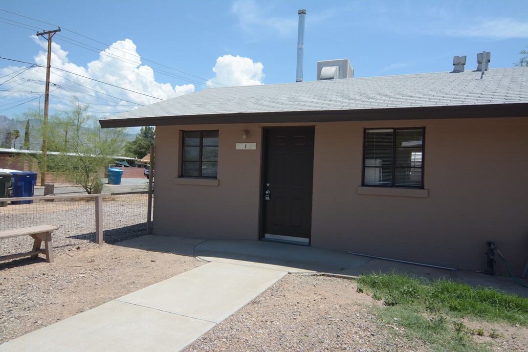 962 E Graybill Dr in Tucson, AZ - Building Photo