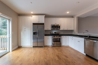 Half Peak Place in Rochester, NH - Building Photo - Interior Photo