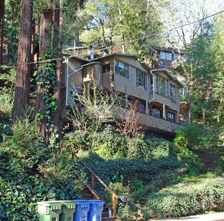 86 Miller Ave in Mill Valley, CA - Building Photo