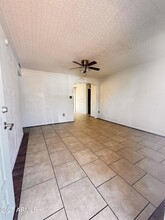 2925 W Shaw Butte Dr in Phoenix, AZ - Building Photo - Building Photo