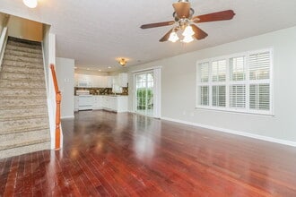 568 Windcroft Cir NW, Unit 210 in Acworth, GA - Foto de edificio - Building Photo