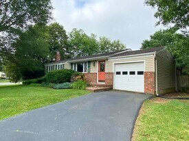 15101 Kamputa Dr in Centreville, VA - Building Photo