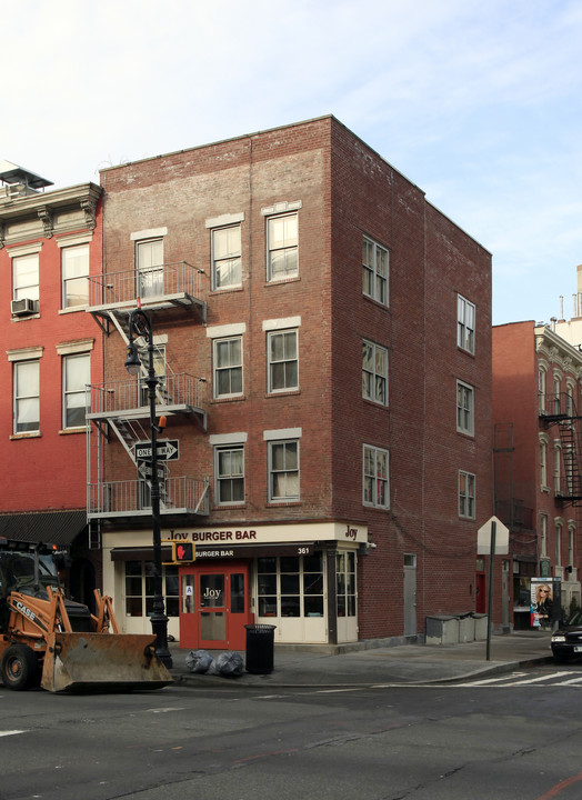 361 Avenue Of The Americas in New York, NY - Building Photo