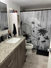 10834 N Kendall Dr, Unit Spanish Trace in Miami, FL - Building Photo - Building Photo