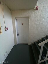 12648 Kenwood Ln in Ft. Myers, FL - Foto de edificio - Building Photo