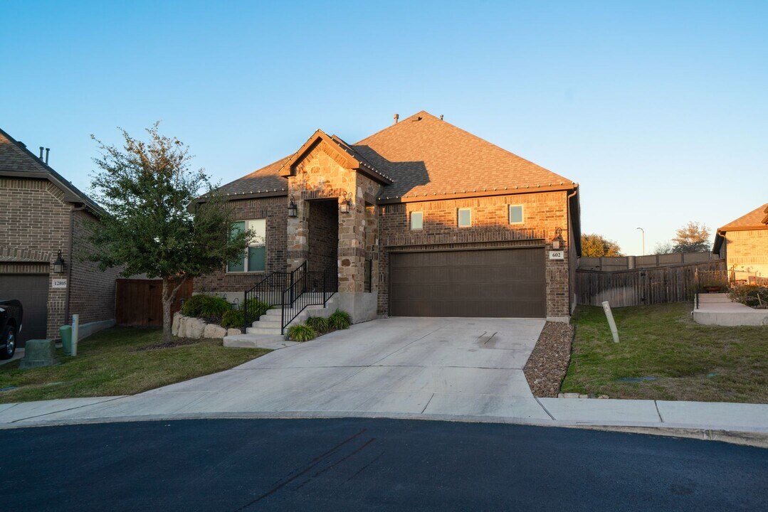 602 Rancho Guerra in San Antonio, TX - Building Photo